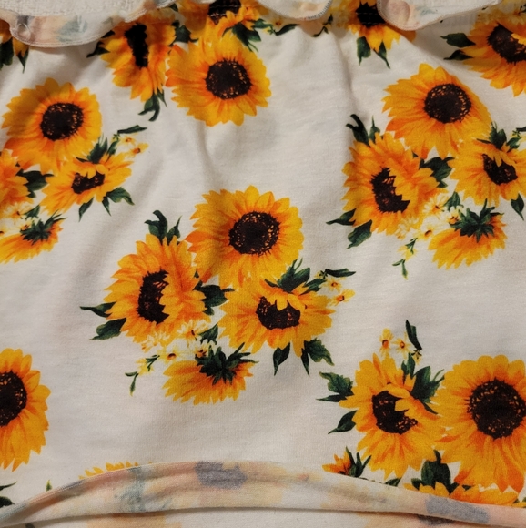 SHEIN CROPPED PRINTED TEE - Picture 2 of 4